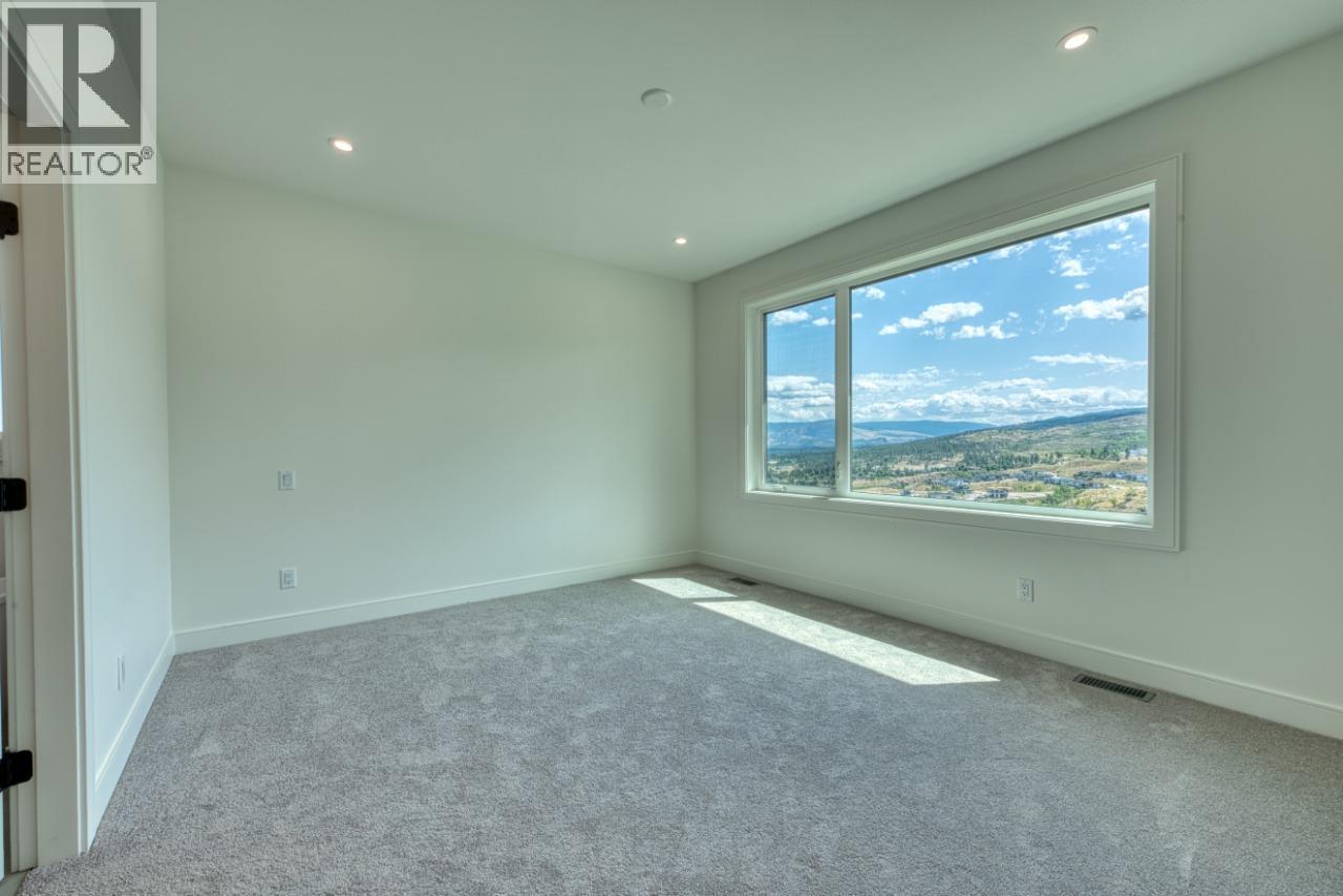 1070 Emslie Street, Kelowna, BC - Indoor Photo Showing Other Room