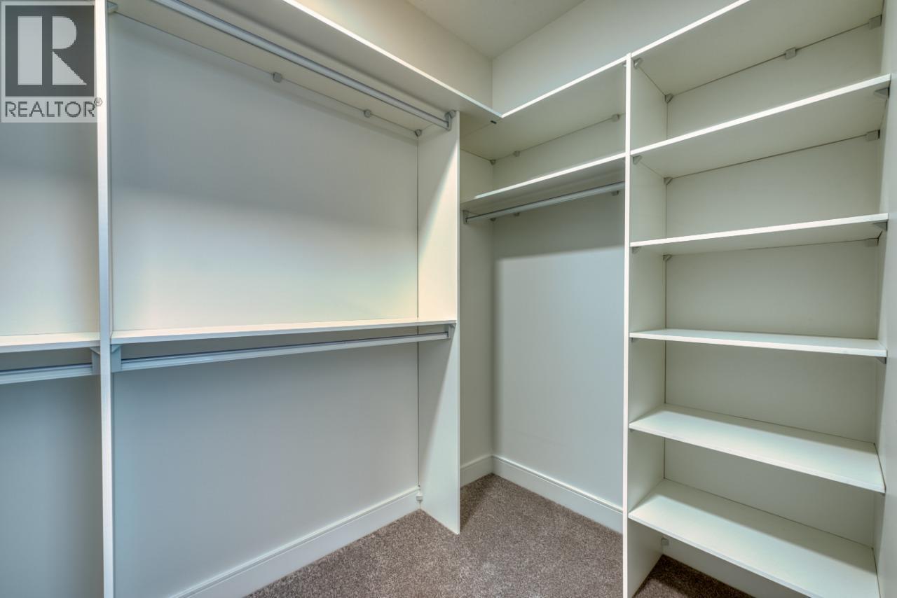 1070 Emslie Street, Kelowna, BC - Indoor With Storage