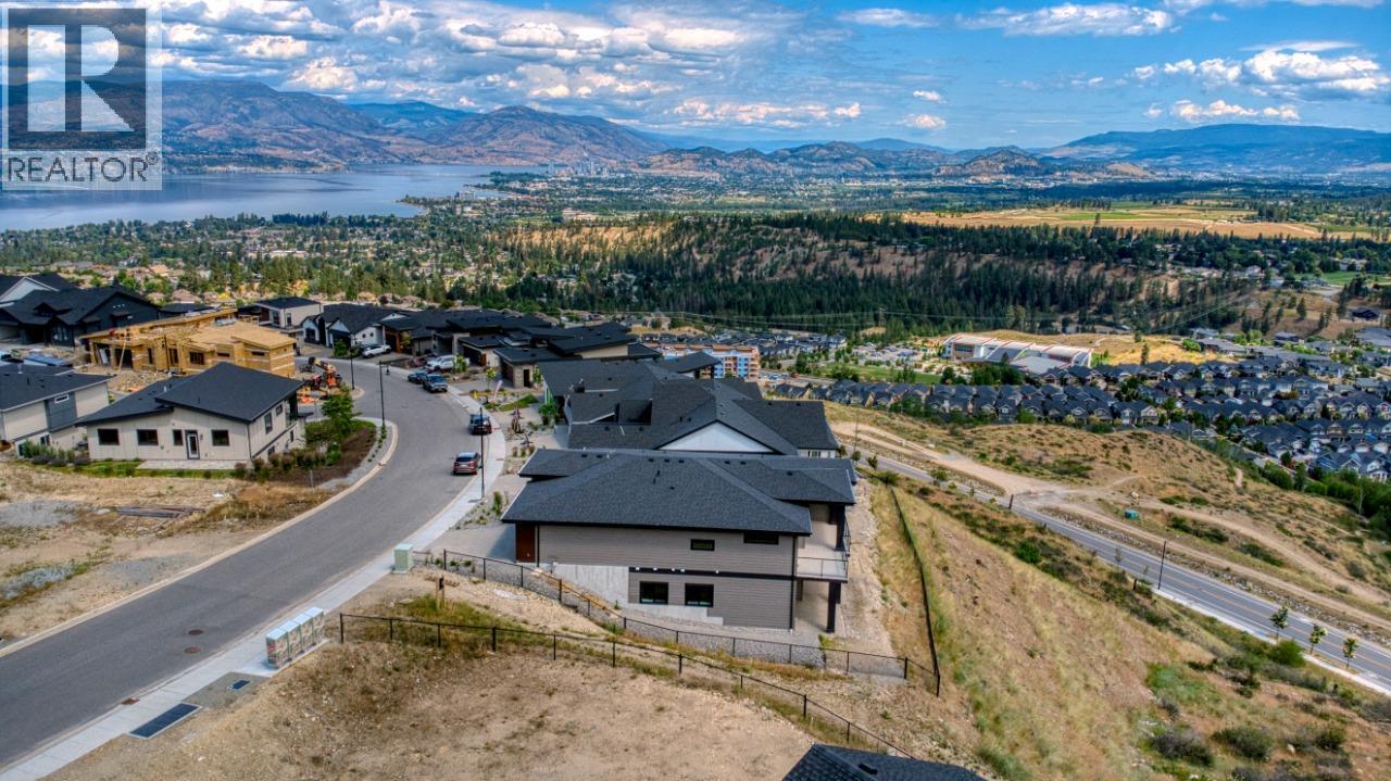 1070 Emslie Street, Kelowna, BC - Outdoor With View