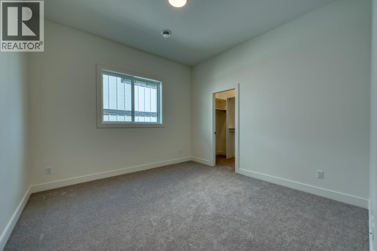 1070 Emslie Street, Kelowna, BC - Indoor Photo Showing Other Room