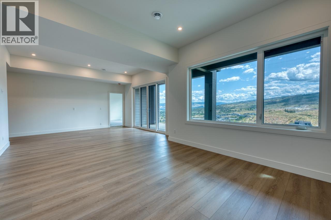 1070 Emslie Street, Kelowna, BC - Indoor Photo Showing Other Room