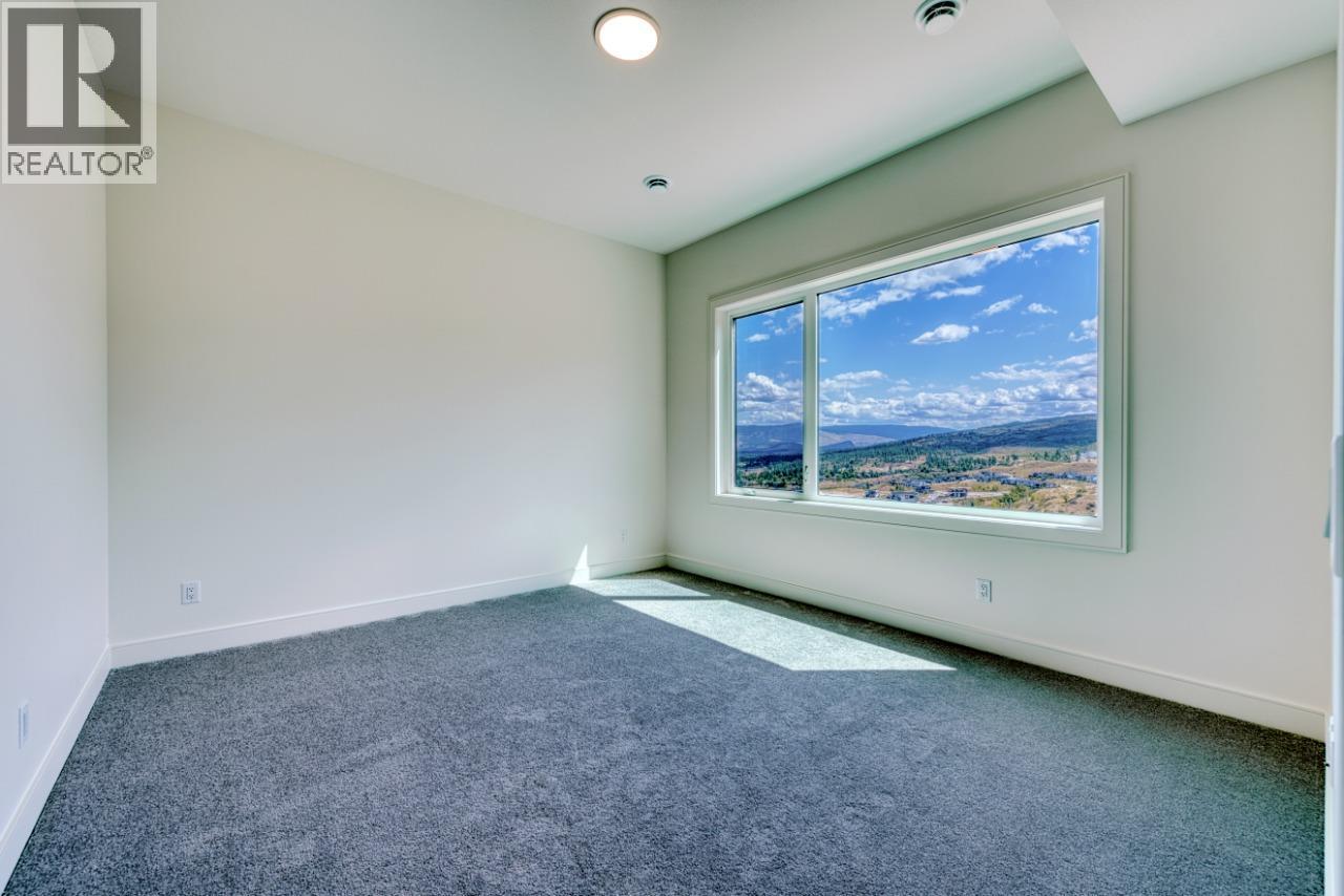 1070 Emslie Street, Kelowna, BC - Indoor Photo Showing Other Room