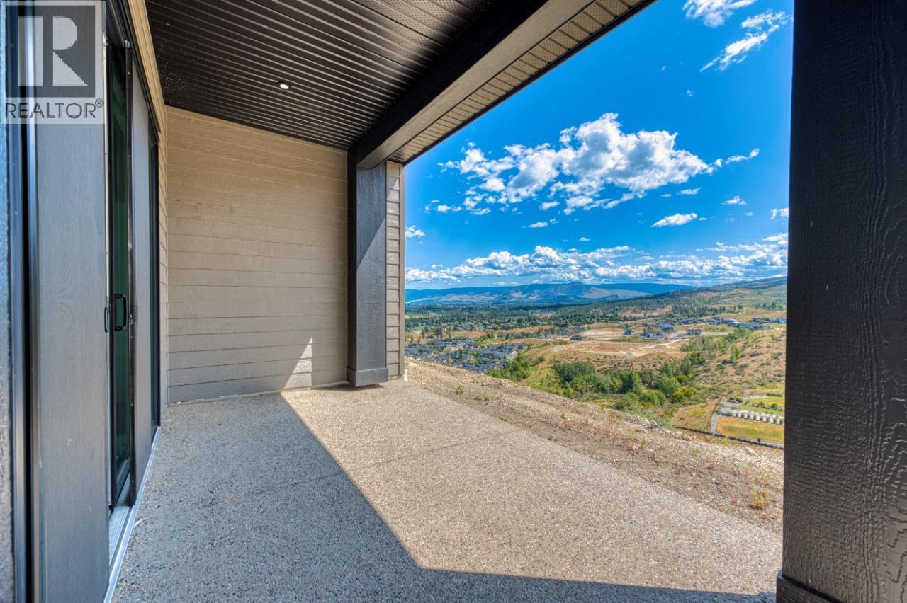 1070 Emslie Street, Kelowna, BC - Outdoor