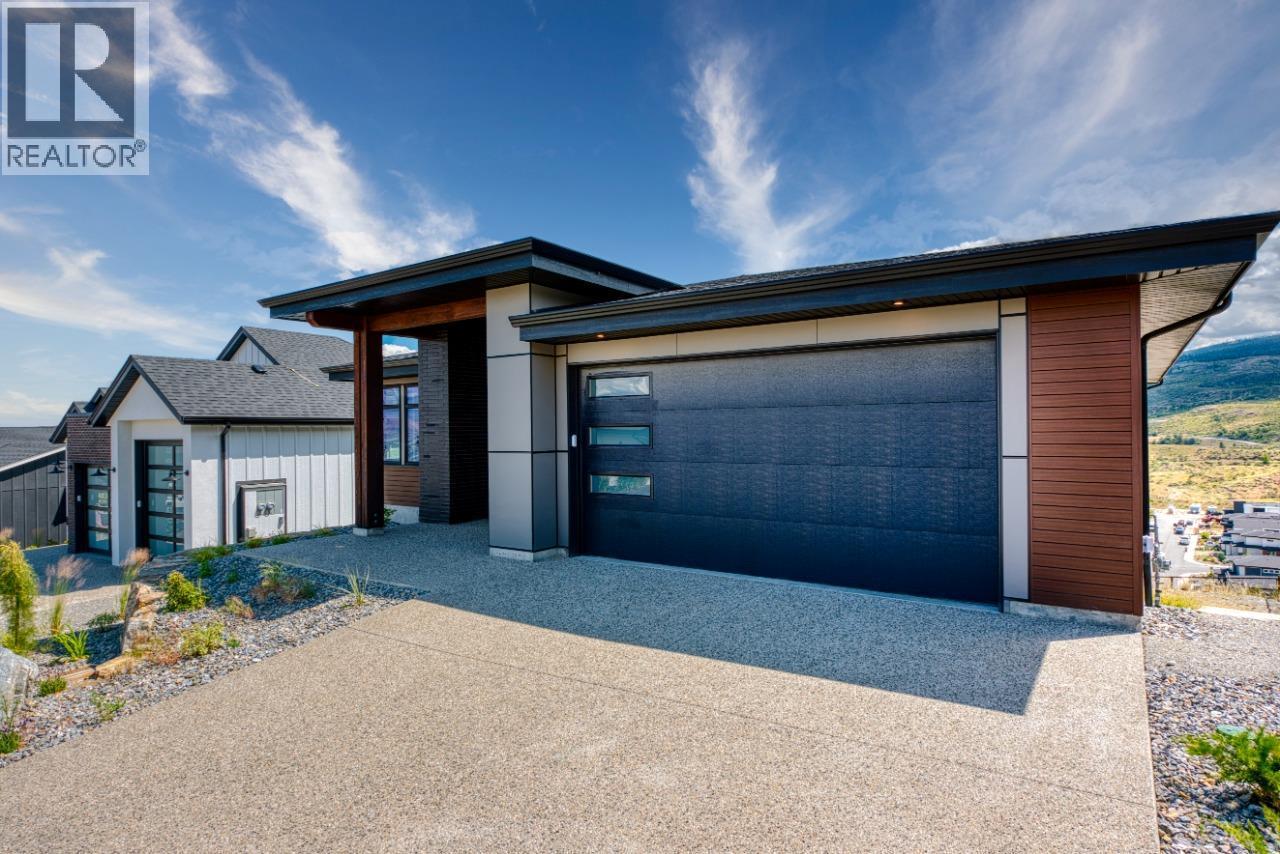 1070 Emslie Street, Kelowna, BC - Outdoor