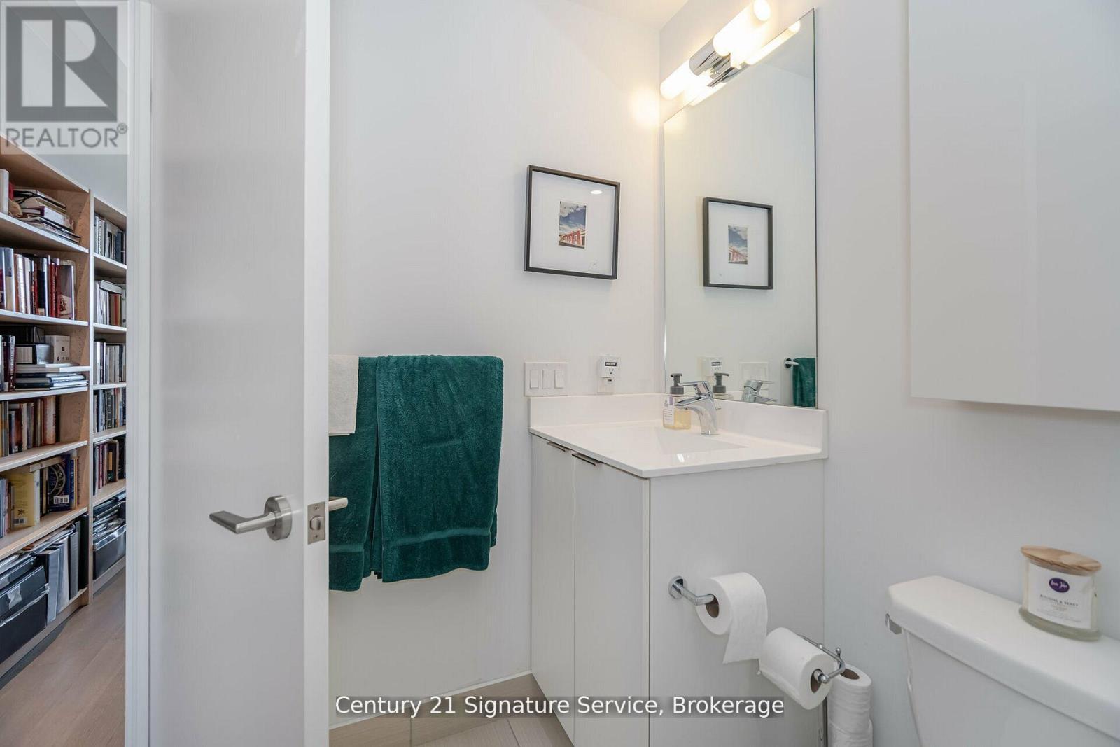 312 - 20 Shore Breeze Drive, Toronto, ON - Indoor Photo Showing Bathroom