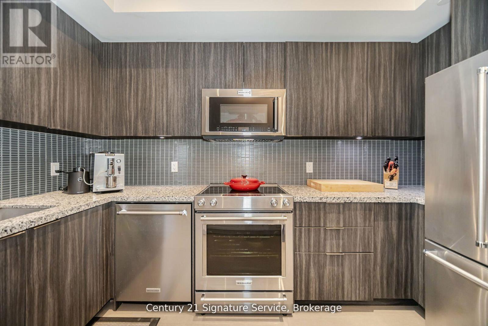 312 - 20 Shore Breeze Drive, Toronto, ON - Indoor Photo Showing Kitchen