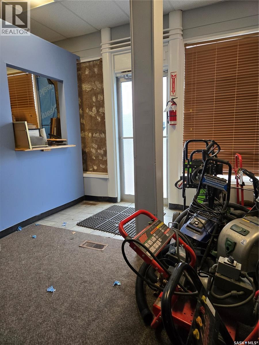 2806 Dewdney Avenue, Regina, SK