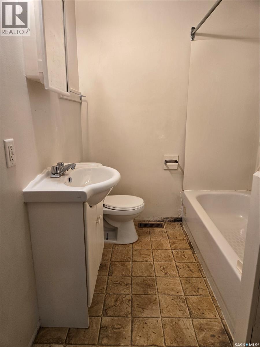 2806 Dewdney Avenue, Regina, SK