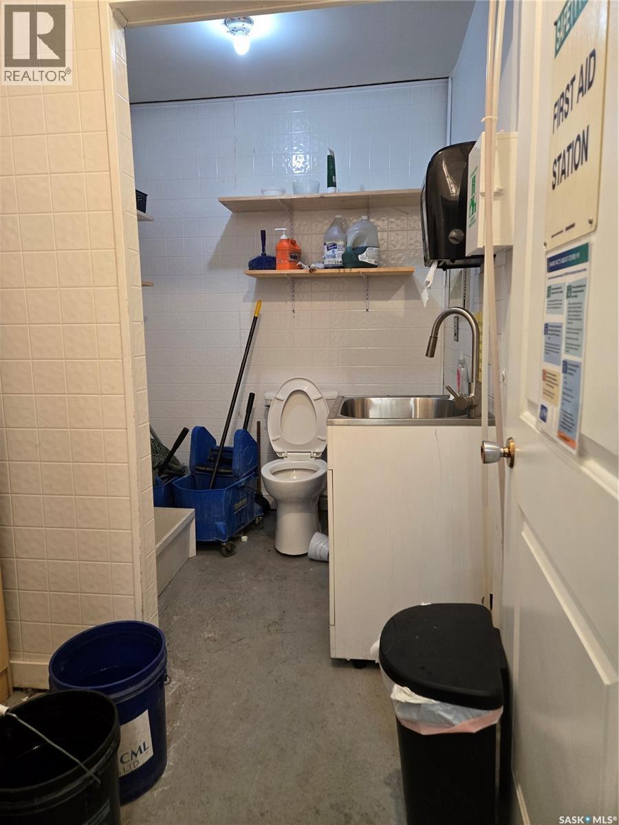 2802 Dewdney Avenue, Regina, SK