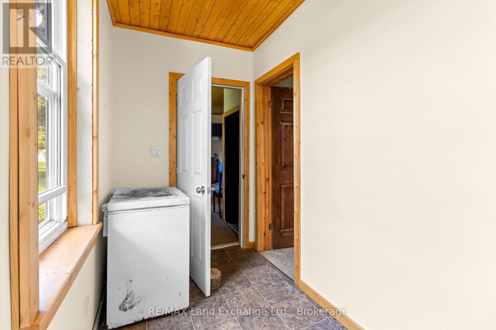 16 6 Concession, Brockton, ON - Indoor Photo Showing Laundry Room