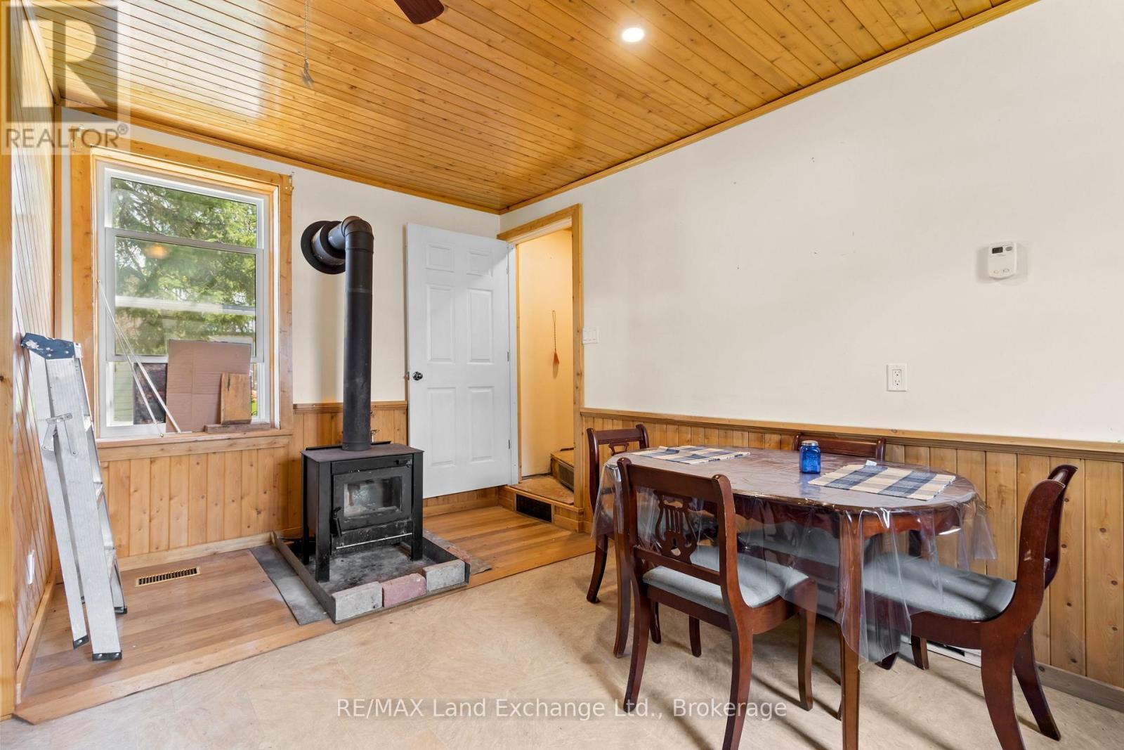 16 6 Concession, Brockton, ON - Indoor