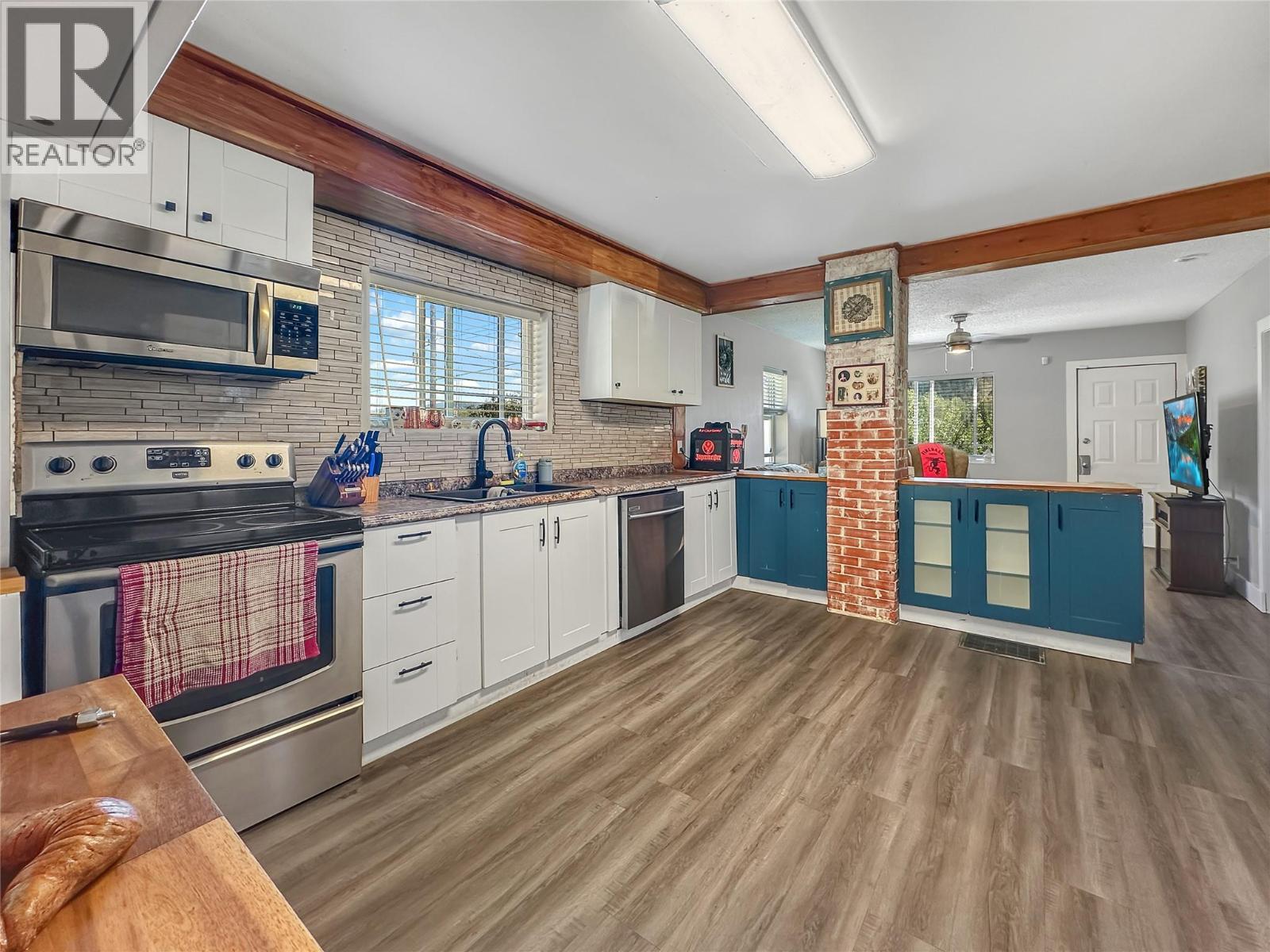 569 Auburn Crescent, Princeton, BC - Indoor Photo Showing Kitchen