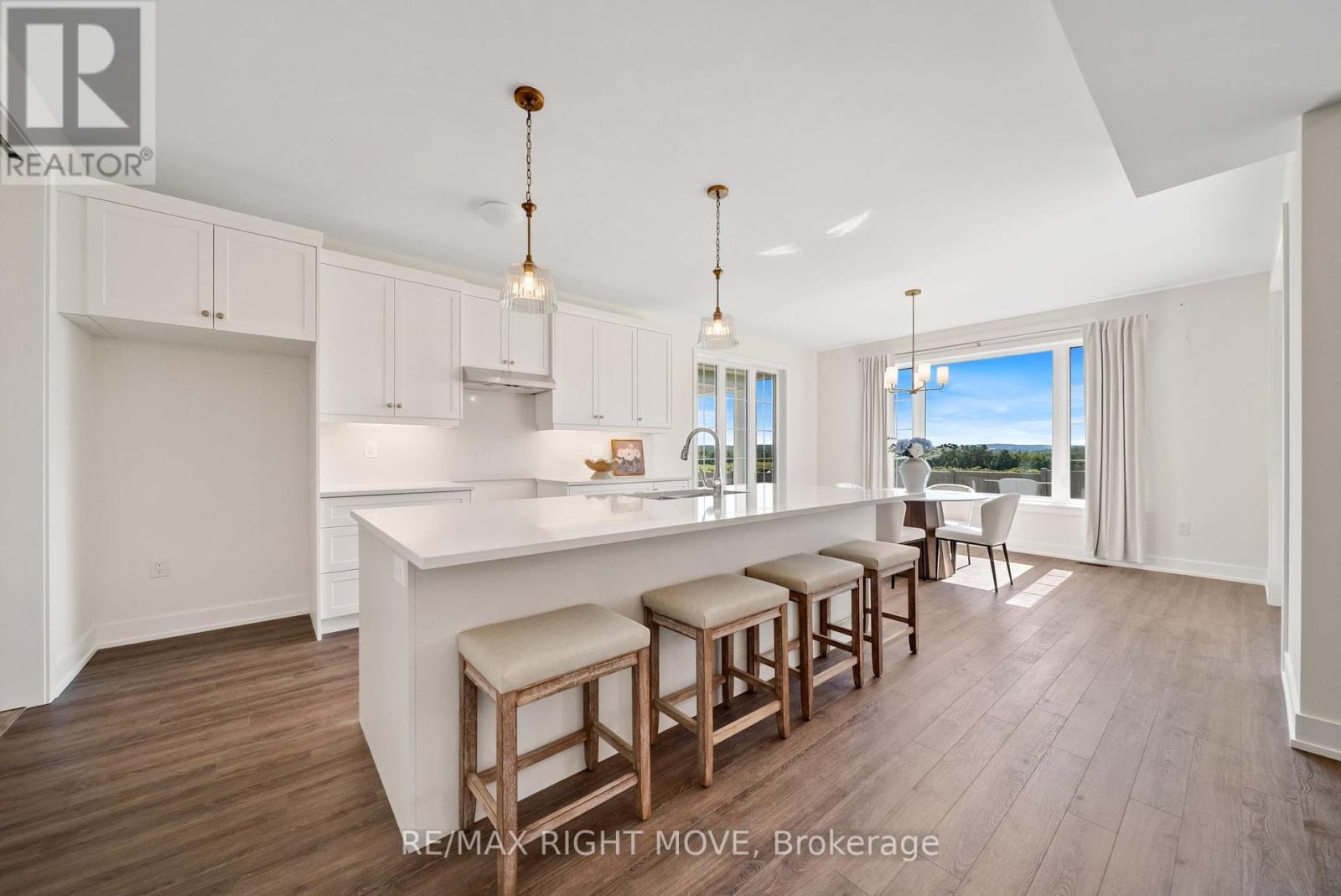 3194 Orion Boulevard, Orillia, ON - Indoor Photo Showing Kitchen With Upgraded Kitchen