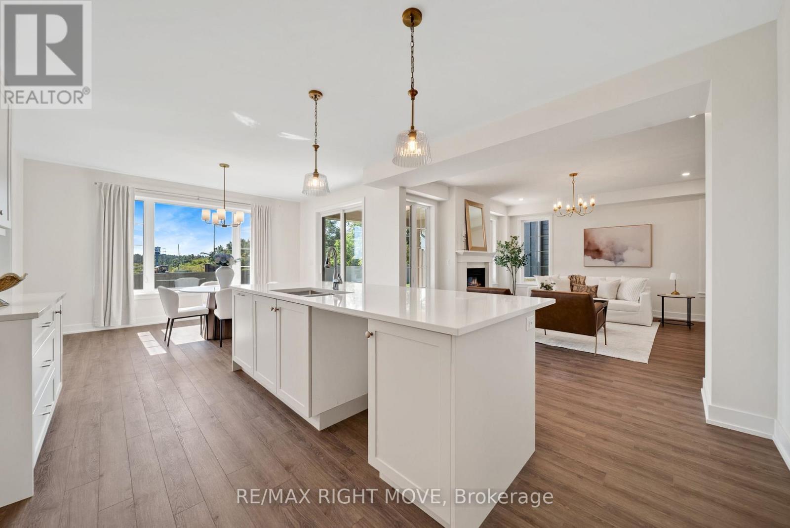 3194 Orion Boulevard, Orillia, ON - Indoor Photo Showing Kitchen With Upgraded Kitchen
