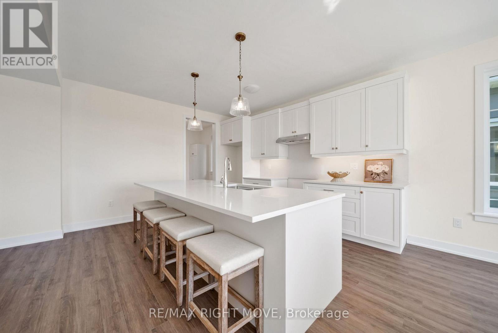 3194 Orion Boulevard, Orillia, ON - Indoor Photo Showing Kitchen With Upgraded Kitchen
