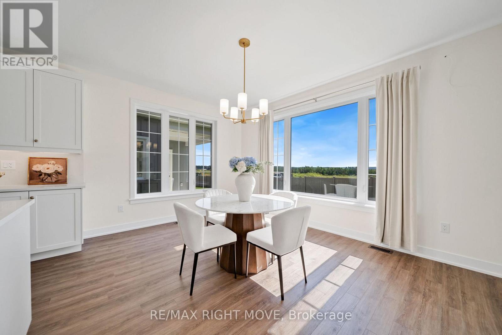 3194 Orion Boulevard, Orillia, ON - Indoor Photo Showing Dining Room