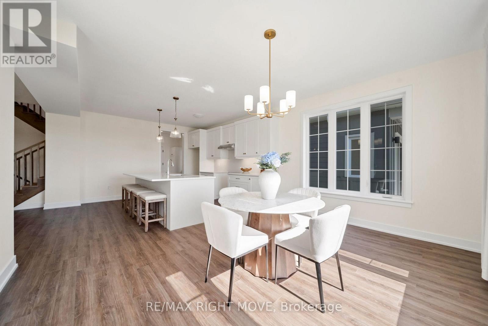 3194 Orion Boulevard, Orillia, ON - Indoor Photo Showing Dining Room