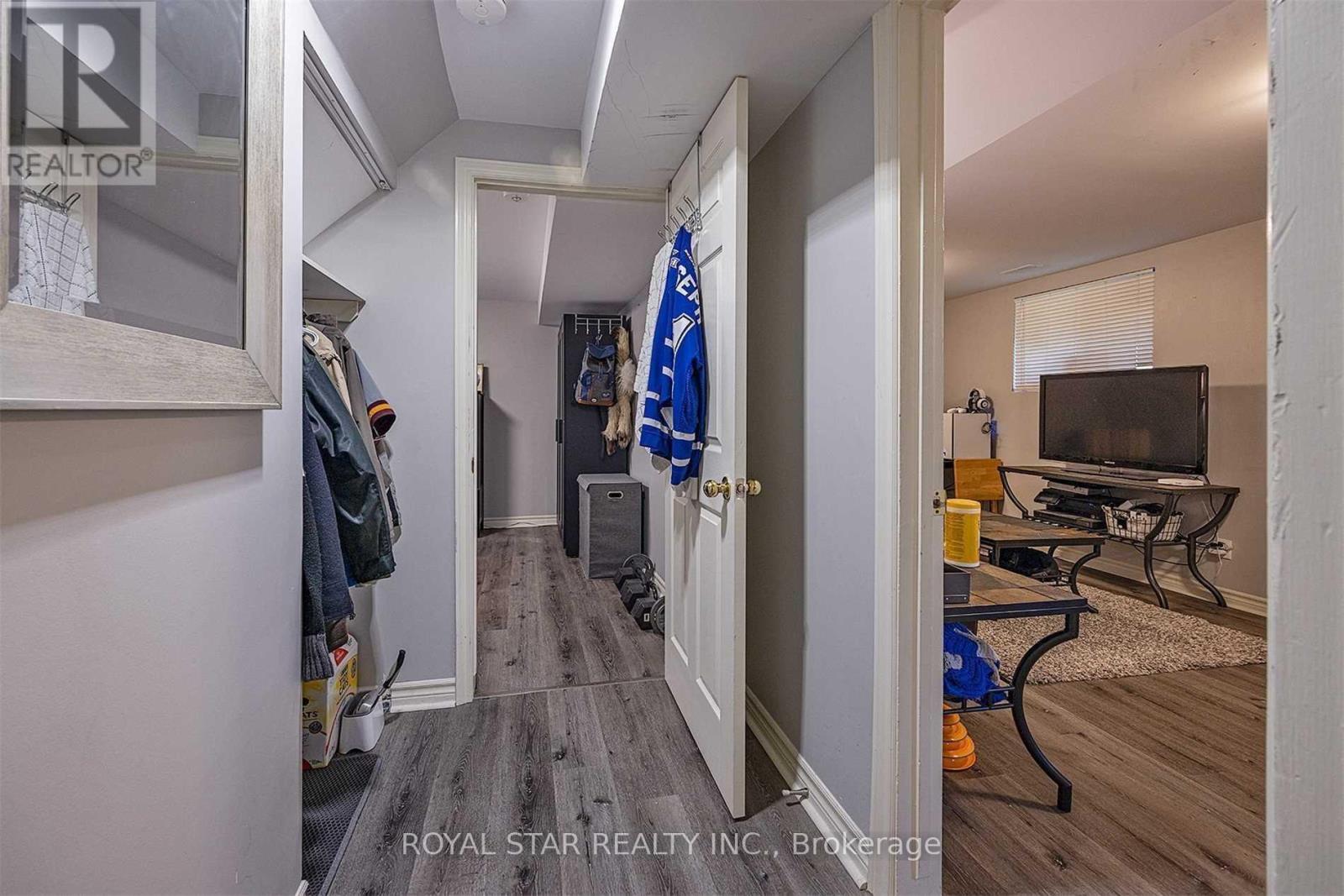 181 Wilson Street, Kingston, ON - Indoor