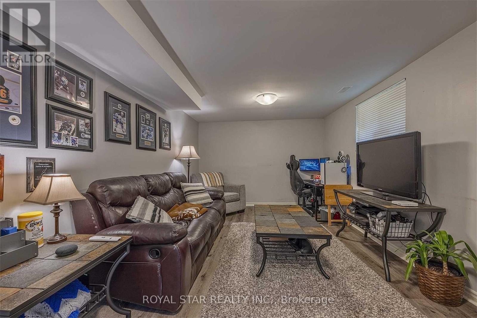 181 Wilson Street, Kingston, ON - Indoor