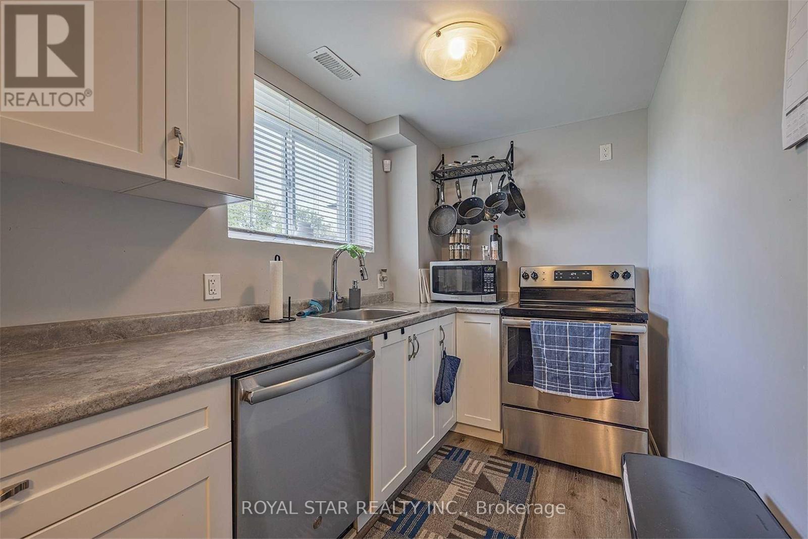 181 Wilson Street, Kingston, ON - Indoor Photo Showing Kitchen