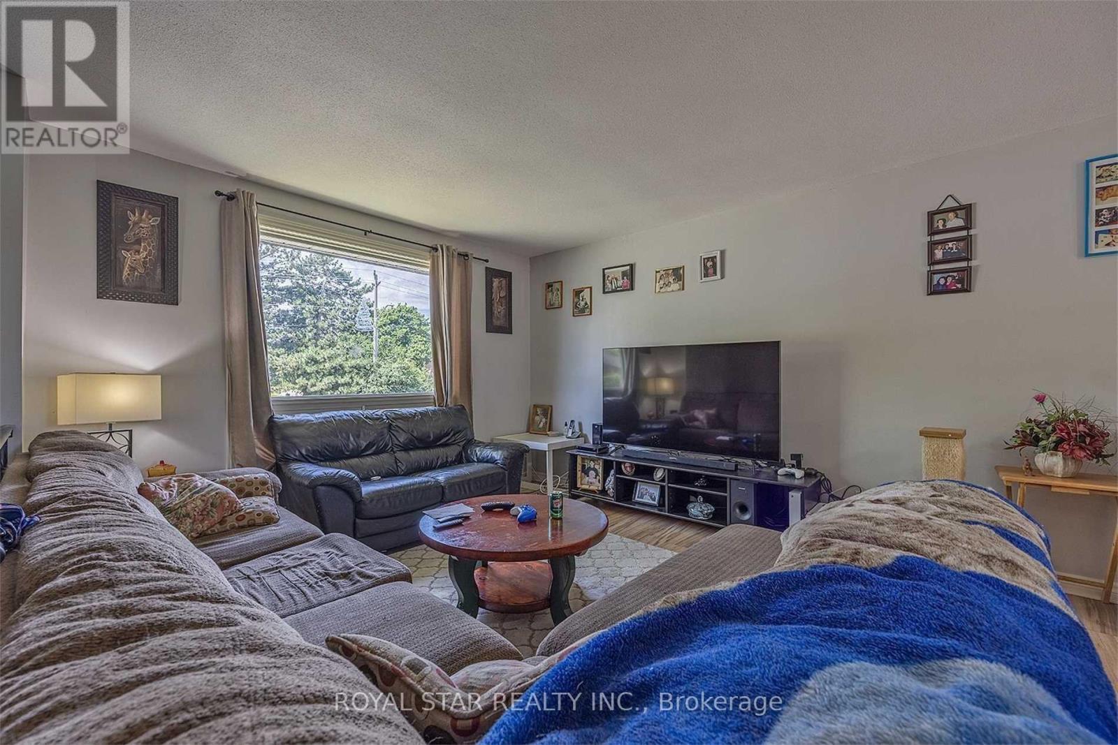 181 Wilson Street, Kingston, ON - Indoor Photo Showing Living Room