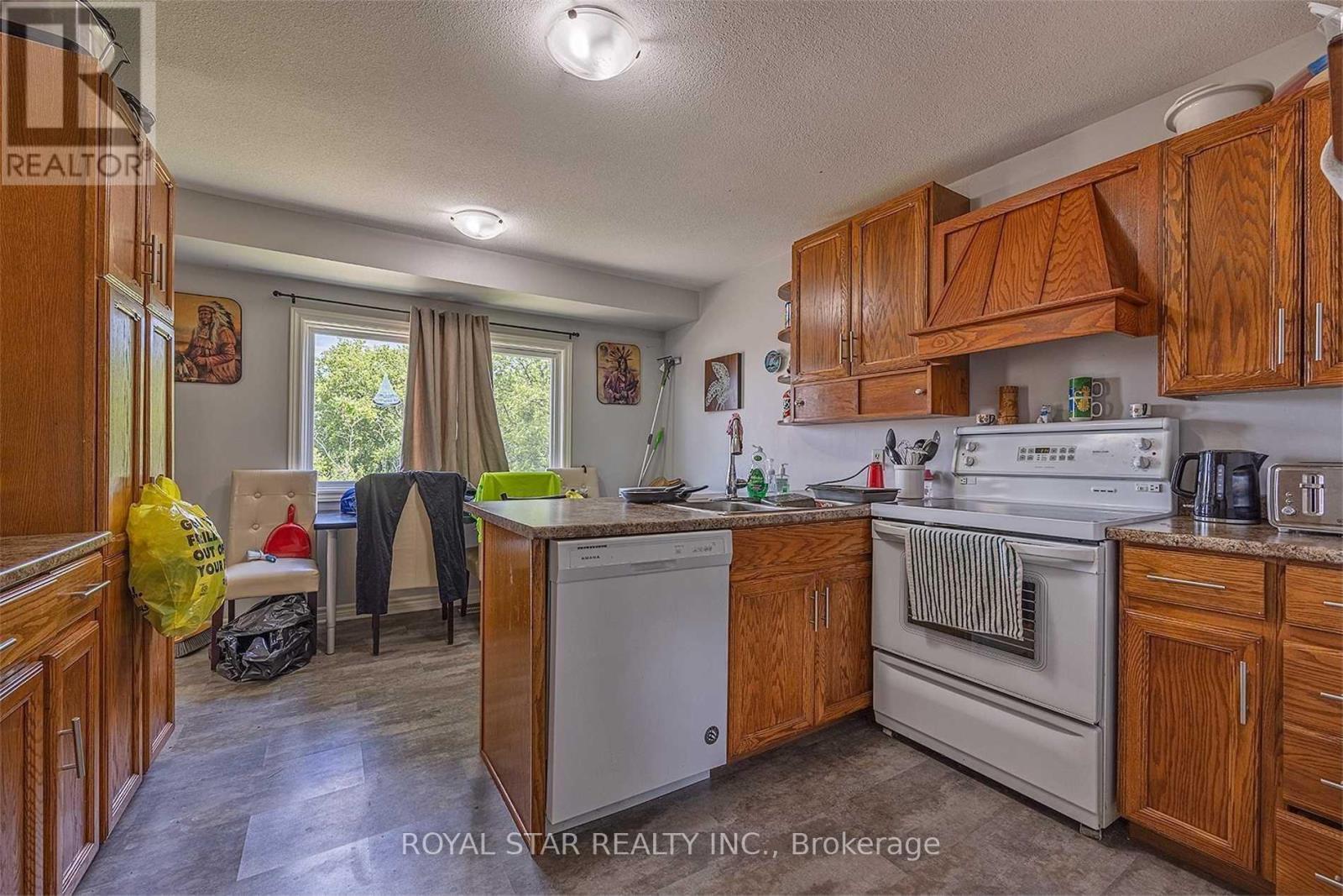 181 Wilson Street, Kingston, ON - Indoor Photo Showing Kitchen