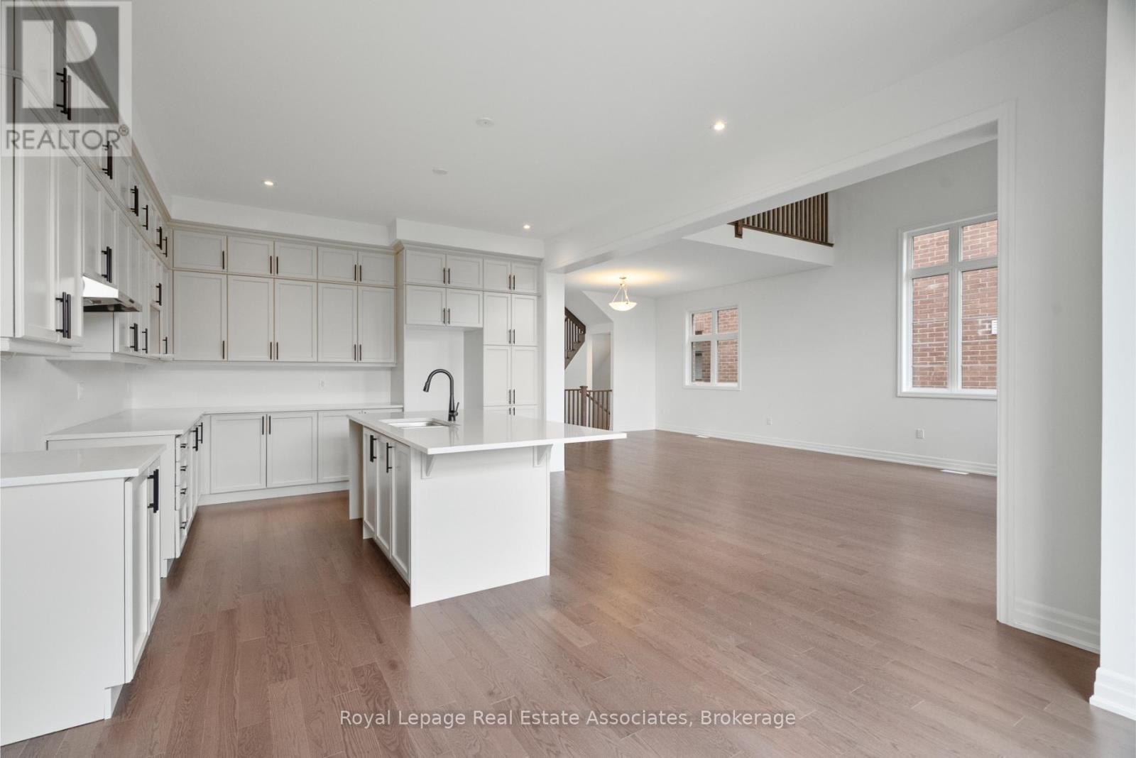 3142 Duggan Trail, Oakville, ON - Indoor Photo Showing Kitchen