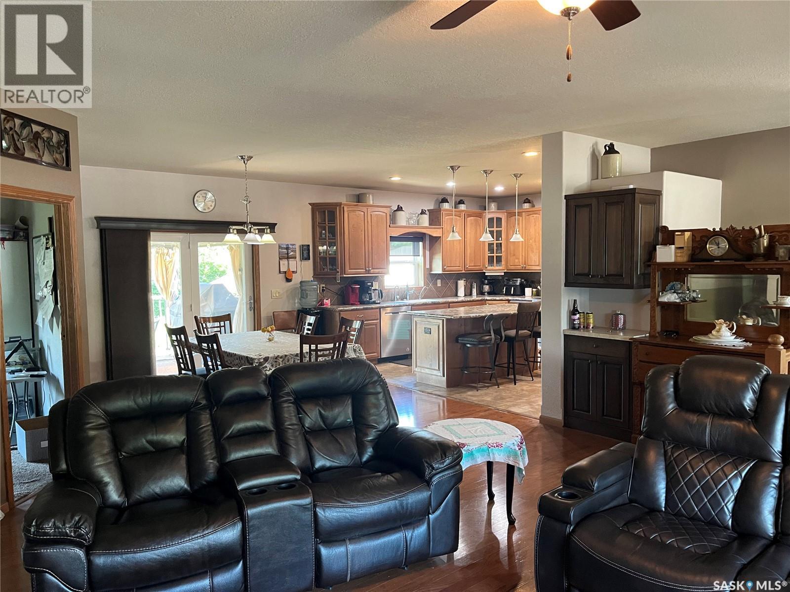 105 Jim Headington Way, Wadena, SK - Indoor Photo Showing Living Room