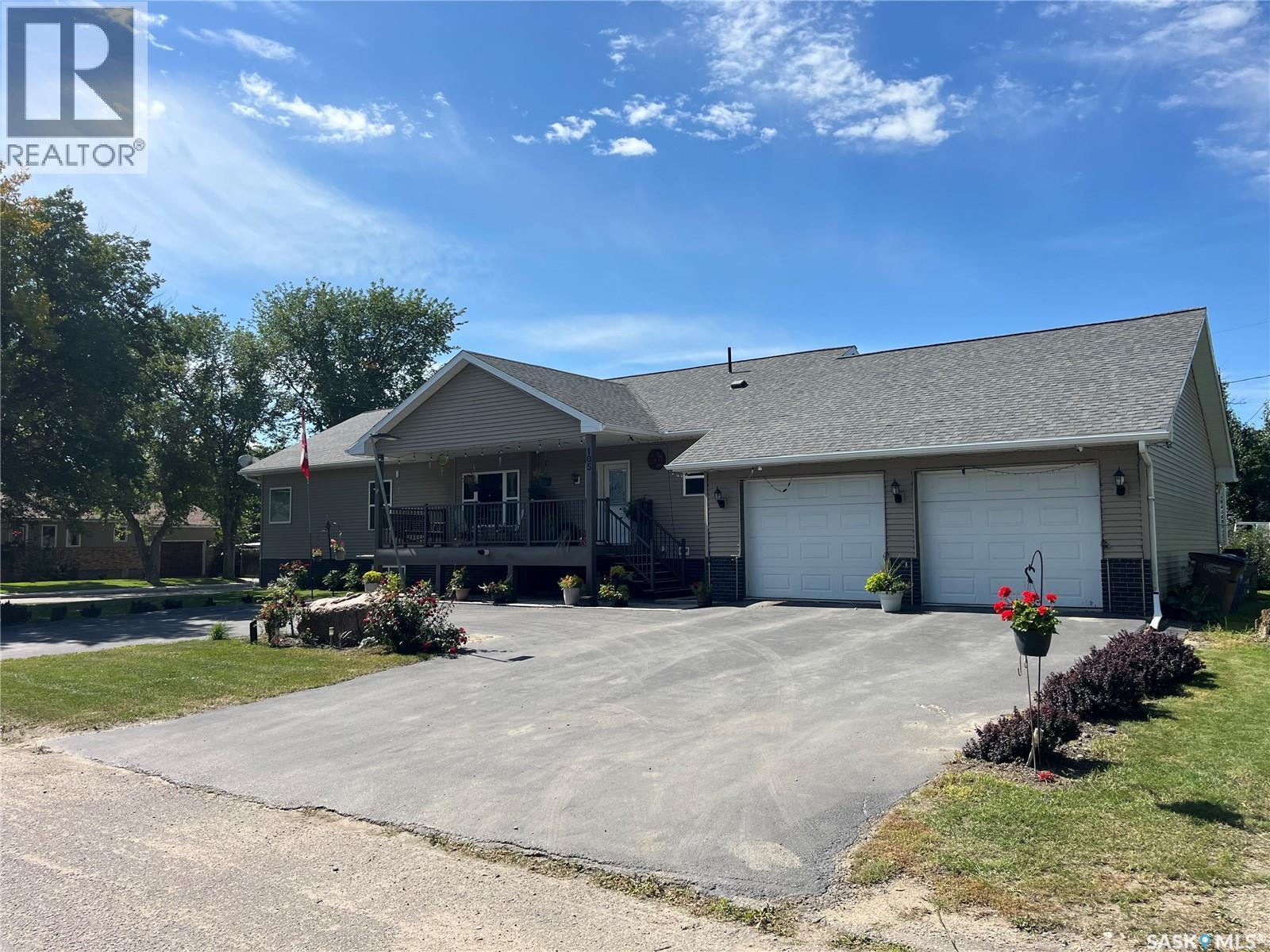105 Jim Headington Way, Wadena, SK - Outdoor With Deck Patio Veranda With Facade