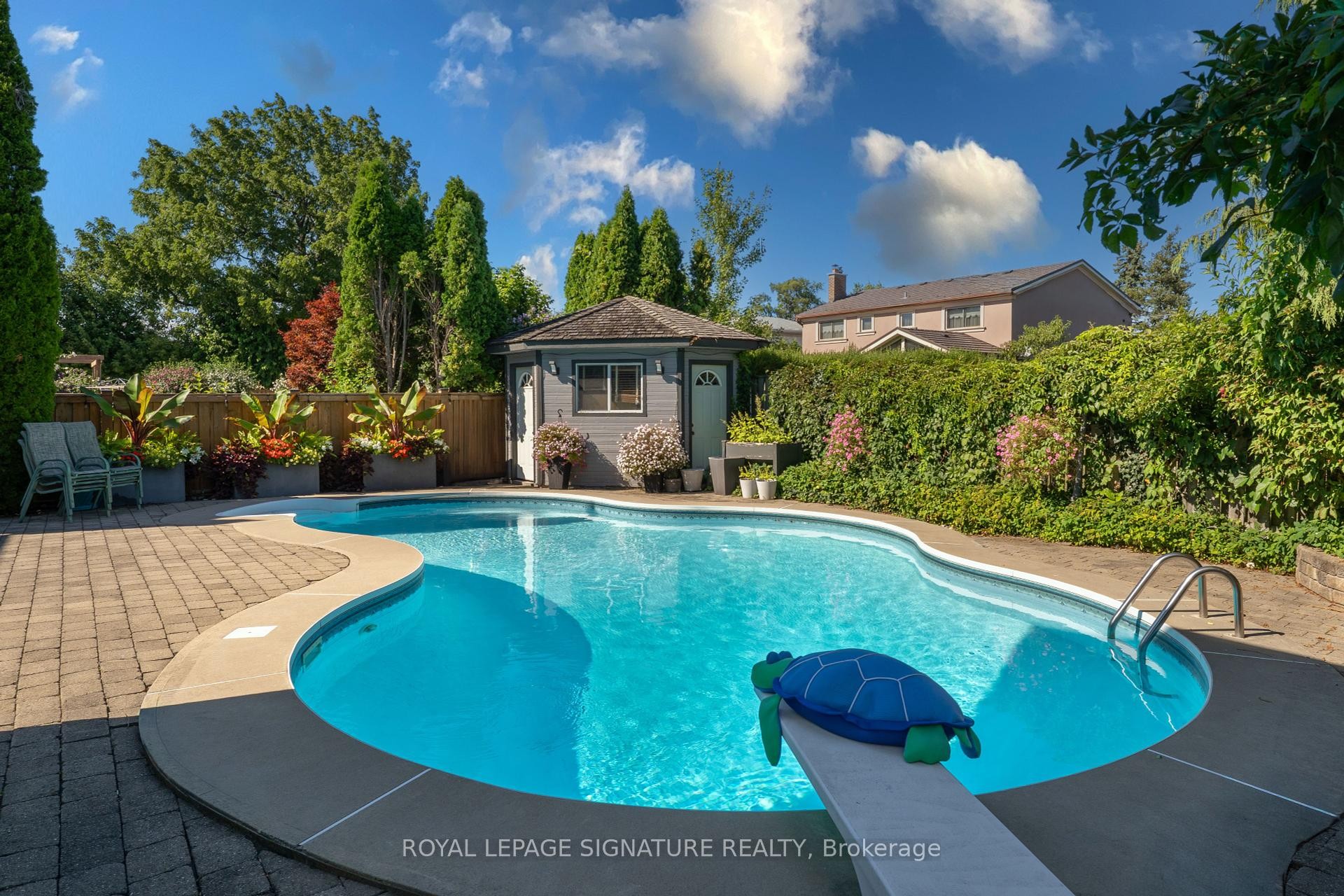 2545 Evelyn Court, Mississauga, ON - Outdoor With In Ground Pool With Backyard