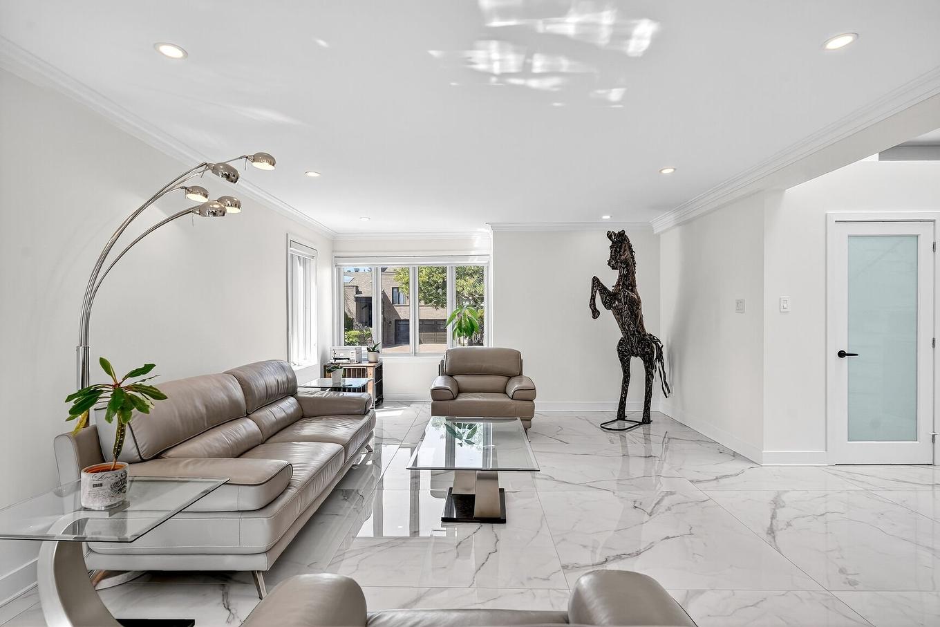 Salon - 1623 Rue Michel-Gamelin, Laval (Vimont), QC - Indoor Photo Showing Living Room