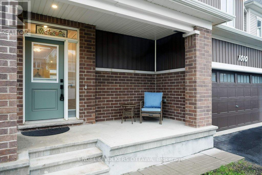 1010 Carden Lane, Ottawa, ON - Outdoor