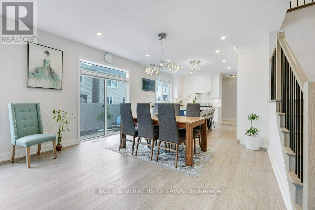 1010 Carden Lane, Ottawa, ON - Indoor Photo Showing Dining Room