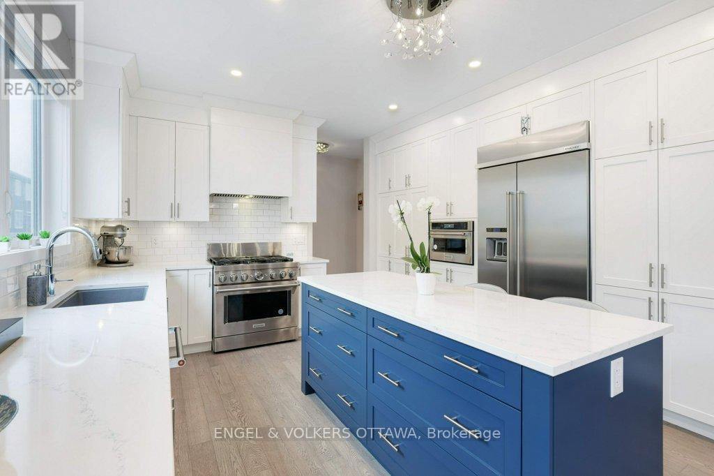 1010 Carden Lane, Ottawa, ON - Indoor Photo Showing Kitchen With Upgraded Kitchen