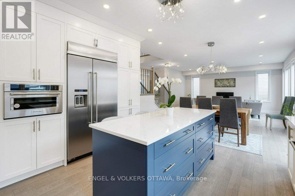 1010 Carden Lane, Ottawa, ON - Indoor Photo Showing Kitchen With Upgraded Kitchen