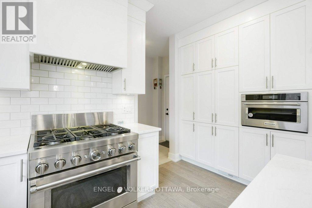 1010 Carden Lane, Ottawa, ON - Indoor Photo Showing Kitchen