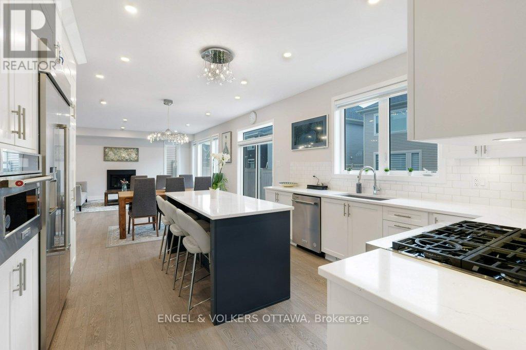 1010 Carden Lane, Ottawa, ON - Indoor Photo Showing Kitchen With Upgraded Kitchen