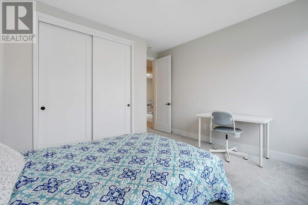 1010 Carden Lane, Ottawa, ON - Indoor Photo Showing Bedroom