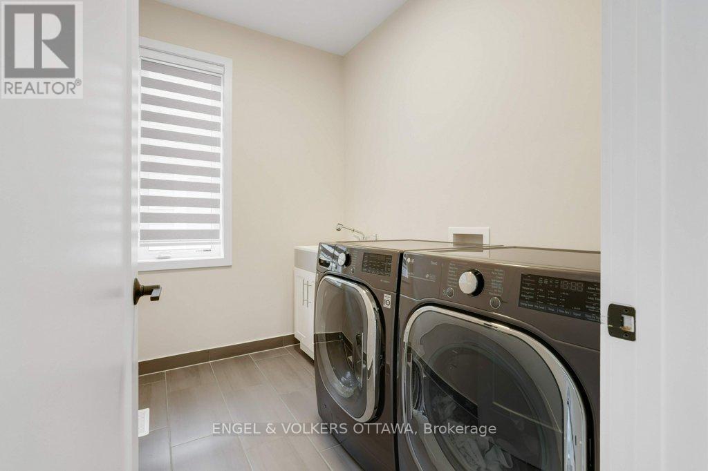 1010 Carden Lane, Ottawa, ON - Indoor Photo Showing Laundry Room