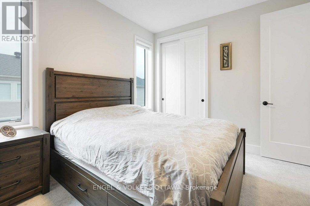 1010 Carden Lane, Ottawa, ON - Indoor Photo Showing Bedroom