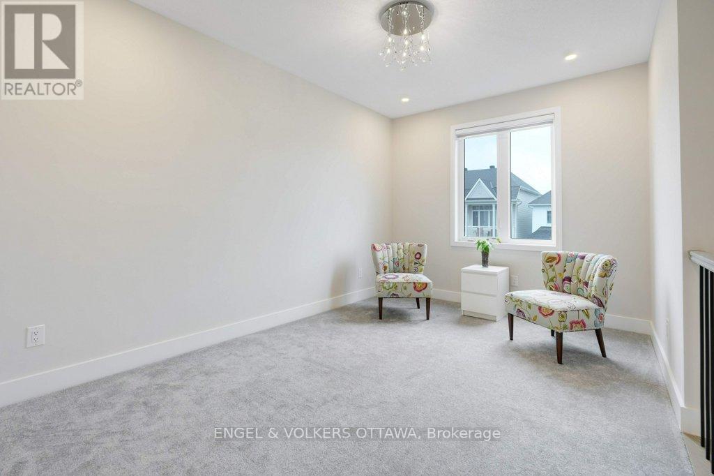 1010 Carden Lane, Ottawa, ON - Indoor Photo Showing Other Room