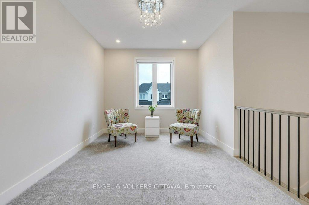 1010 Carden Lane, Ottawa, ON - Indoor Photo Showing Other Room