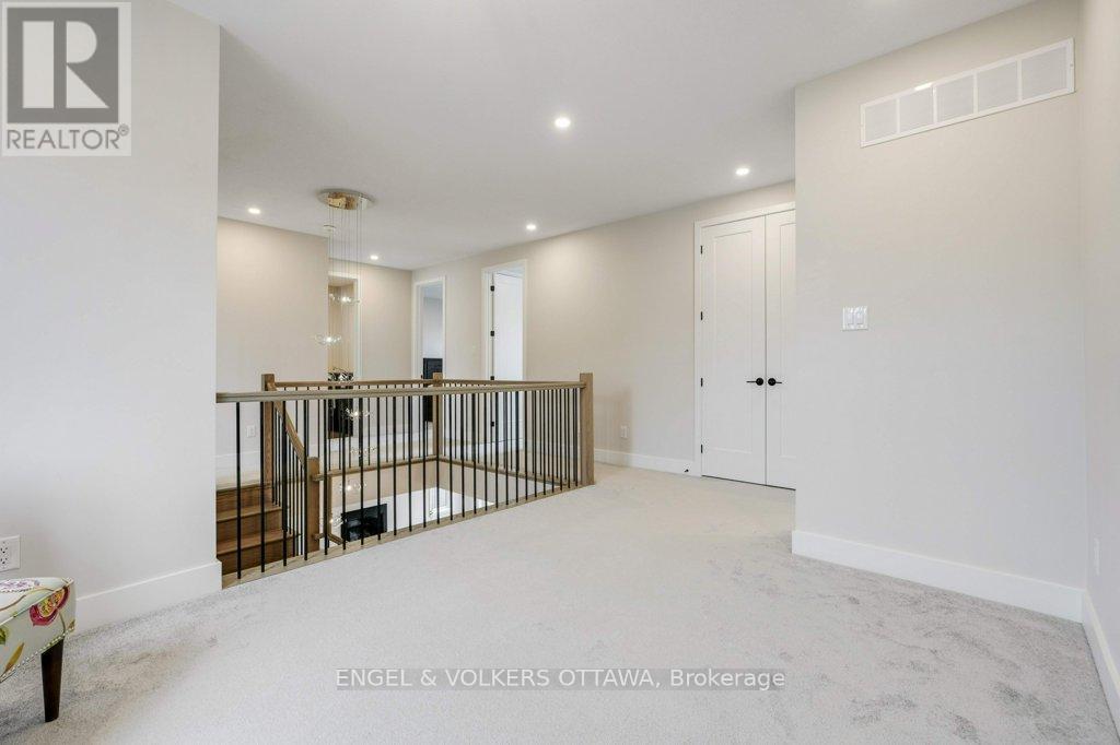 1010 Carden Lane, Ottawa, ON - Indoor Photo Showing Other Room