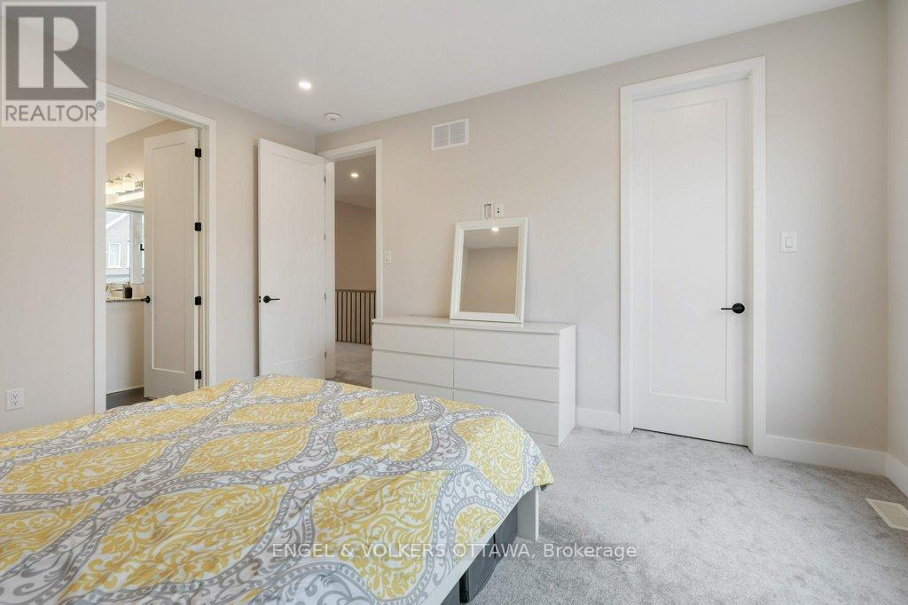 1010 Carden Lane, Ottawa, ON - Indoor Photo Showing Bedroom