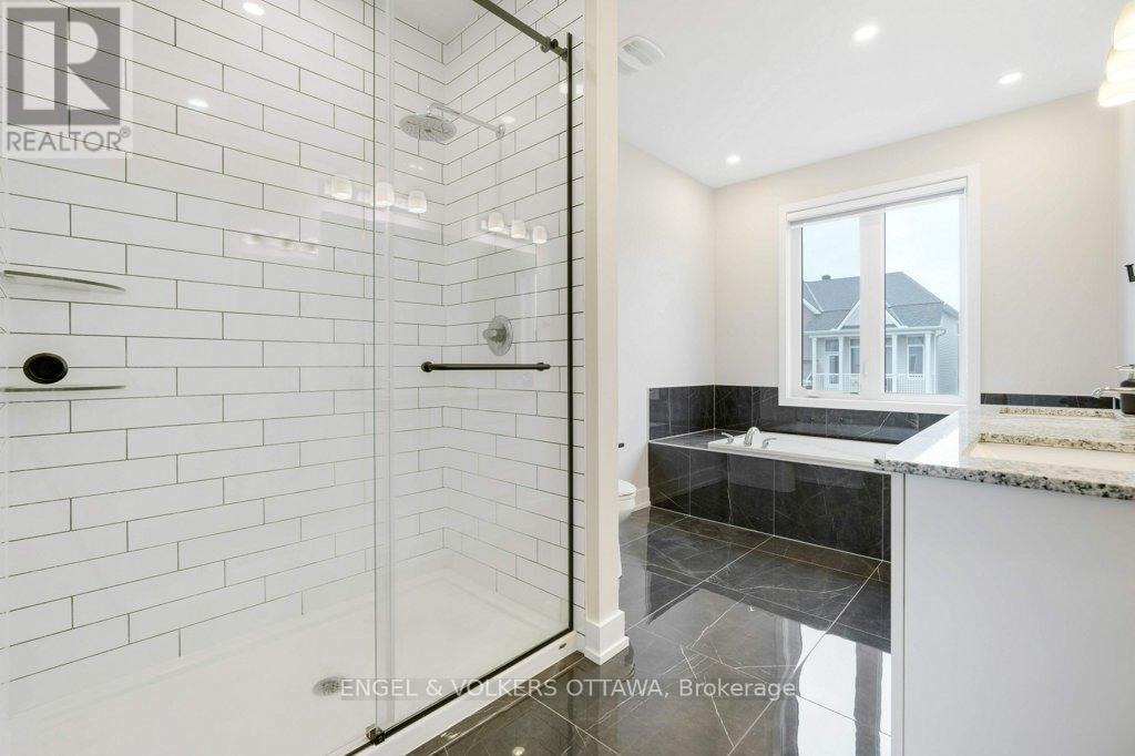 1010 Carden Lane, Ottawa, ON - Indoor Photo Showing Bathroom
