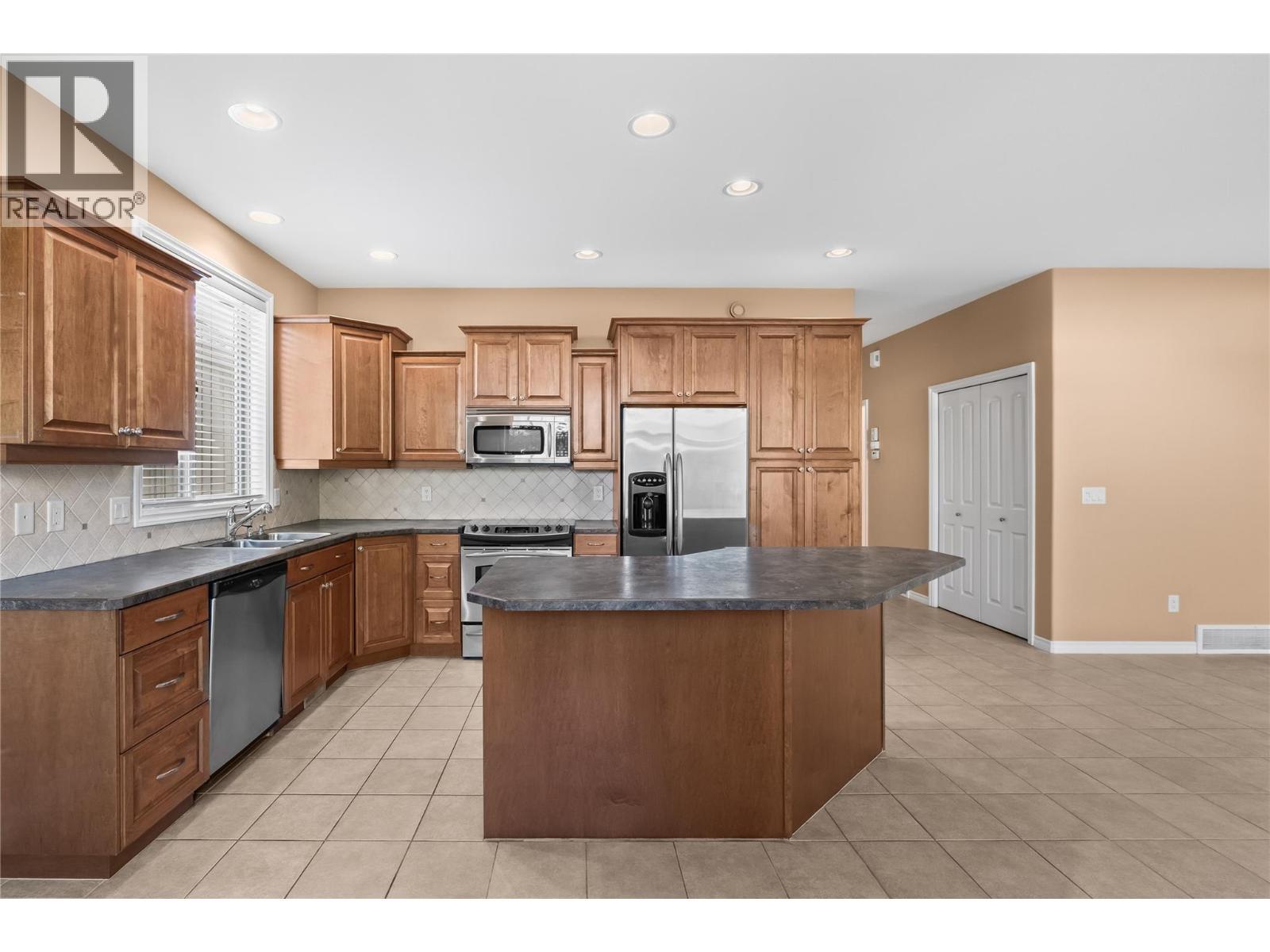 1405 Guisachan Place Unit# 117, Kelowna, BC - Indoor Photo Showing Kitchen