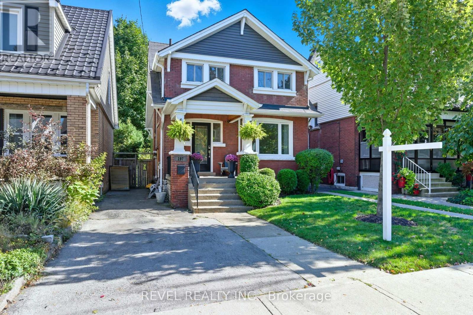 197 Balmoral Avenue S, Hamilton, ON - Outdoor With Facade