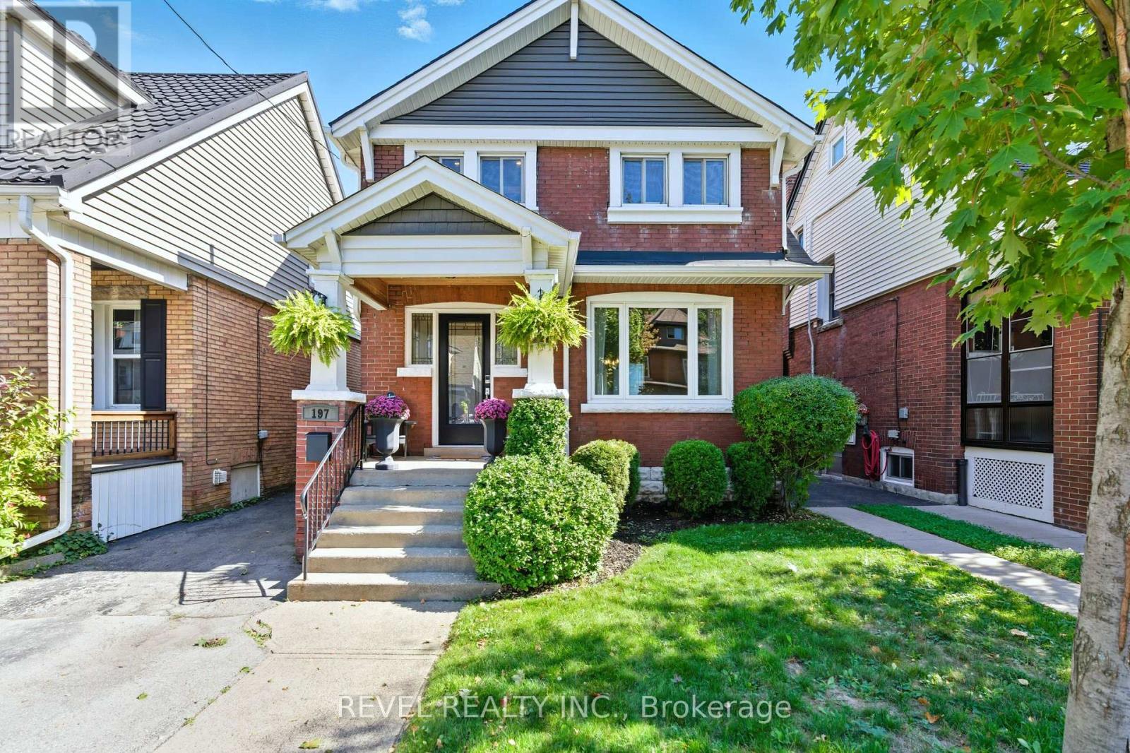 197 Balmoral Avenue S, Hamilton, ON - Outdoor With Facade