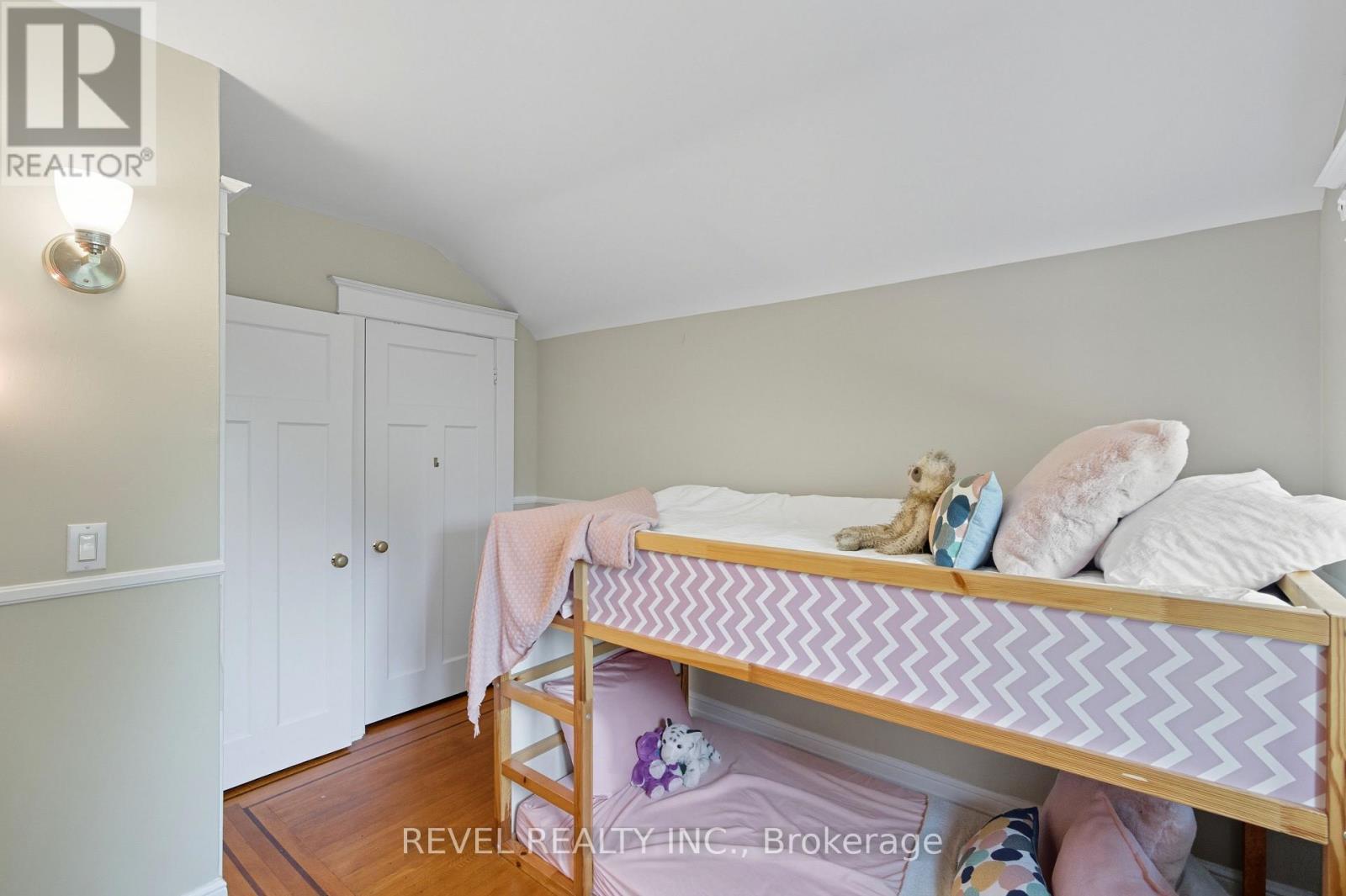 197 Balmoral Avenue S, Hamilton, ON - Indoor Photo Showing Bedroom