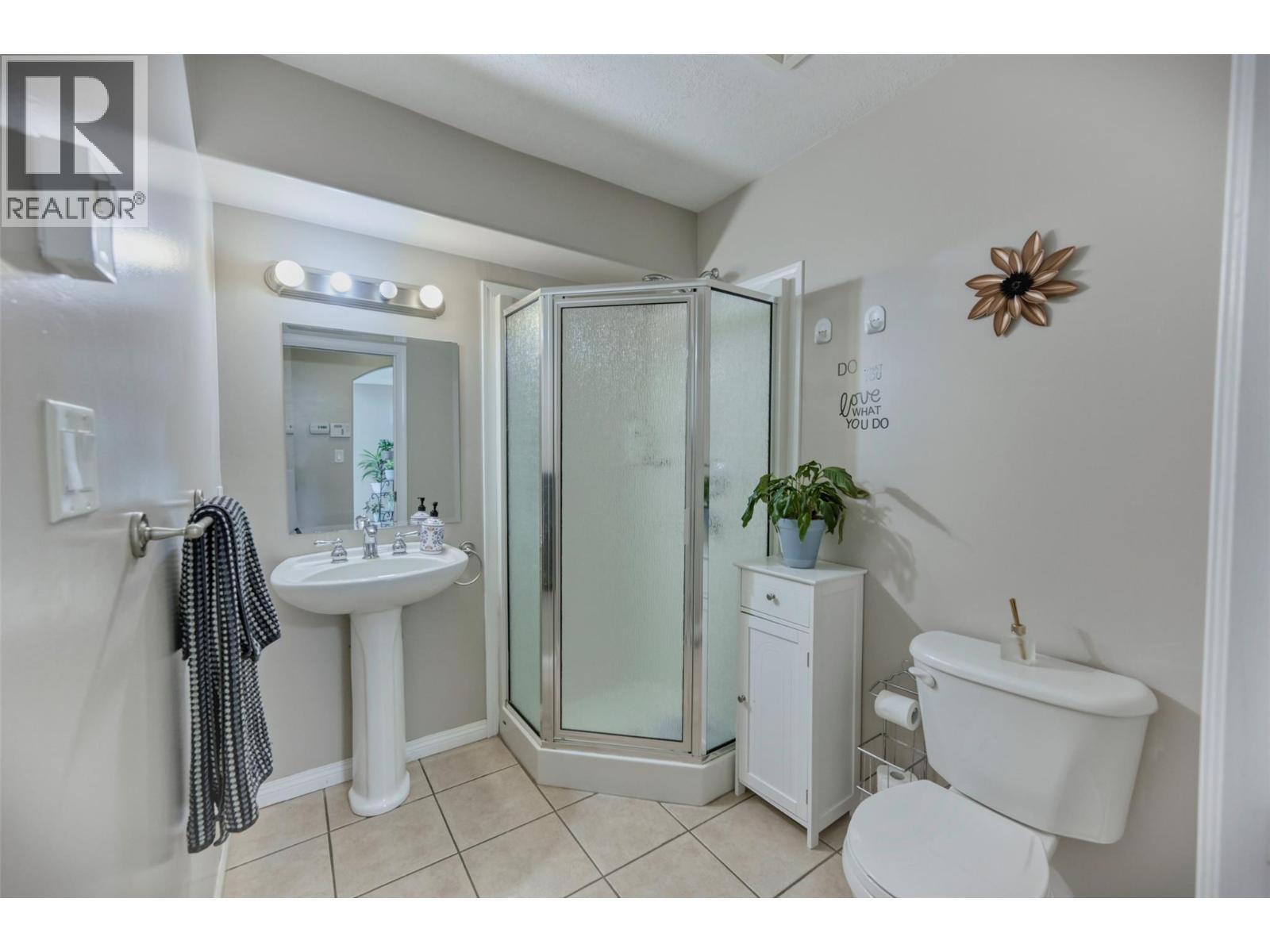 270 Willows Place, Oliver, BC - Indoor Photo Showing Bathroom